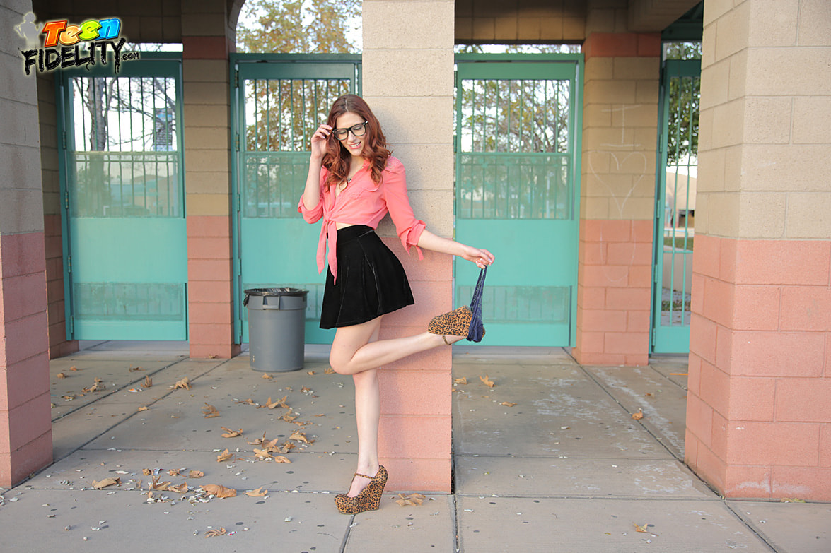 Hot Girl On Campus