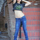 Daisy Haze in 'Kiss and Kush'