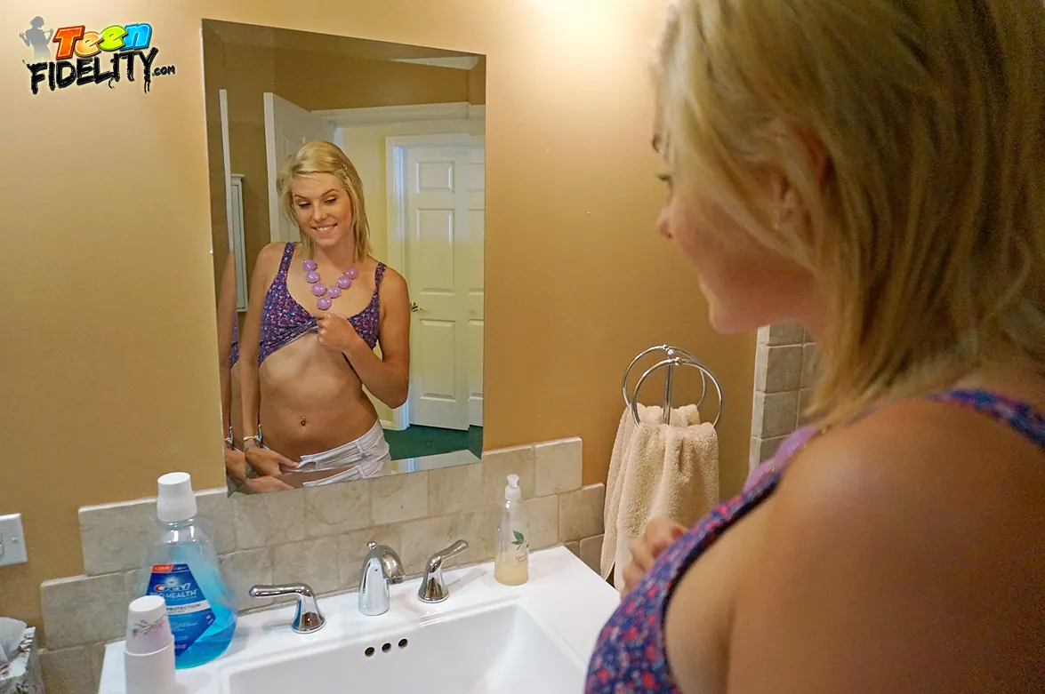 Ella Woods - Jean follando 4 | Picture (1)