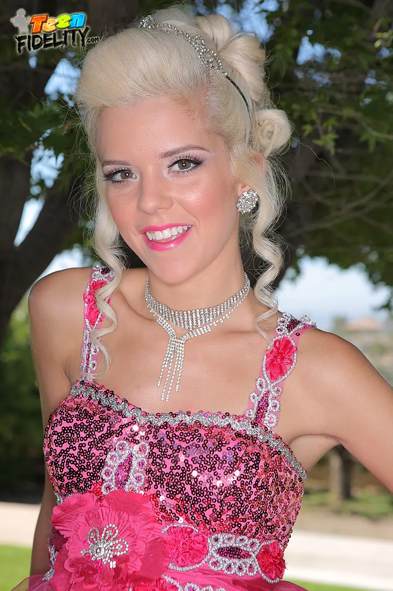 Halle Von - Princesa del concurso de belleza | Picture (2)